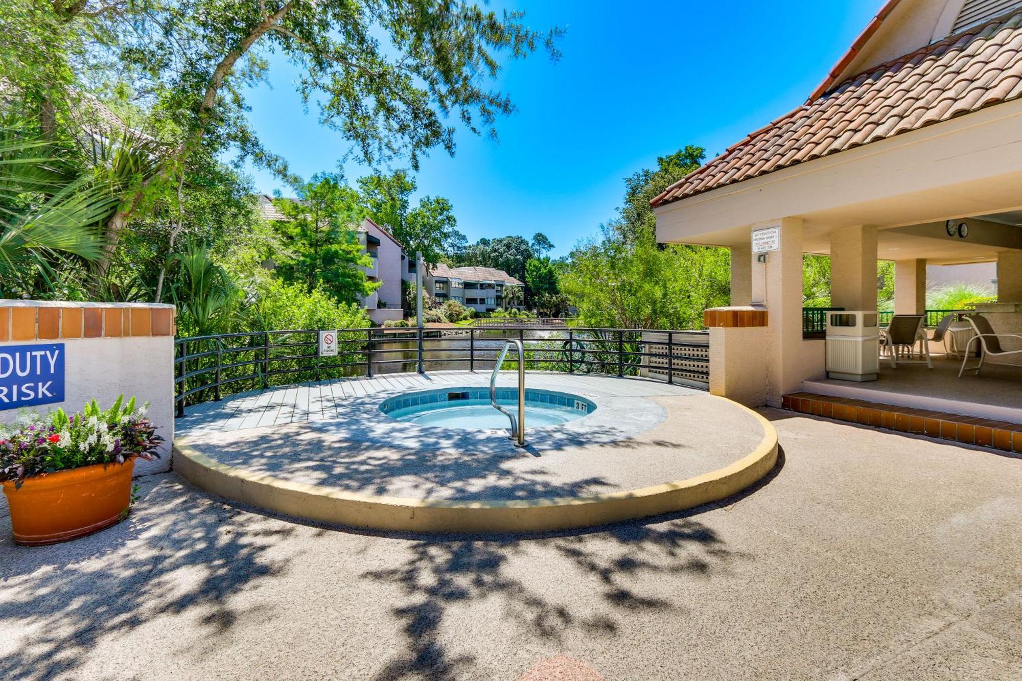 2 Mi To Beach Dog-Friendly Hilton Head Condo! Hilton Head Island Kültér fotó